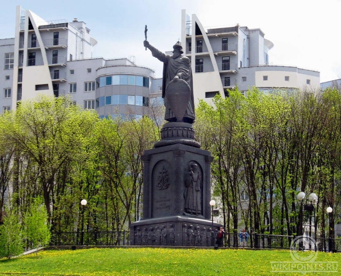 Памятник князю владимиру в киеве фото