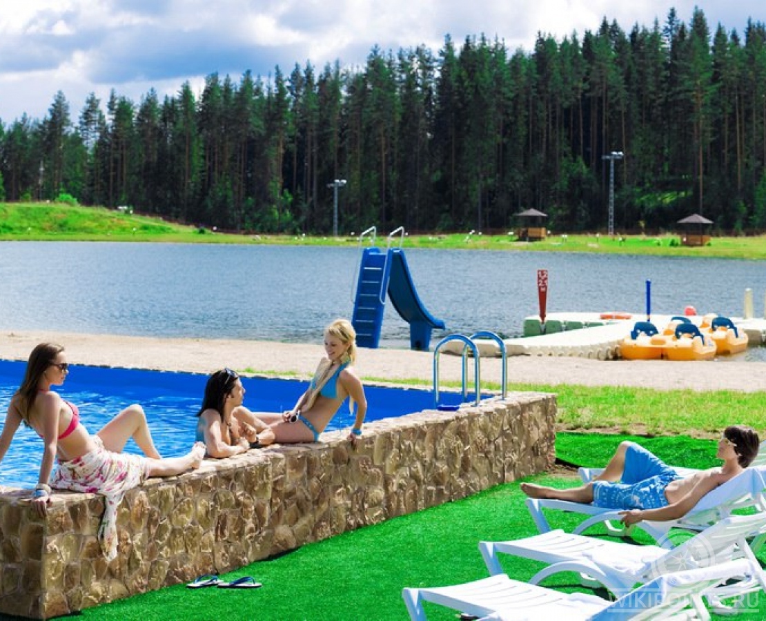 Озеро развлечений. Игора открытый бассейн. Игора курорт озеро. Игора парк бассейн. Игора горнолыжный курорт летом.