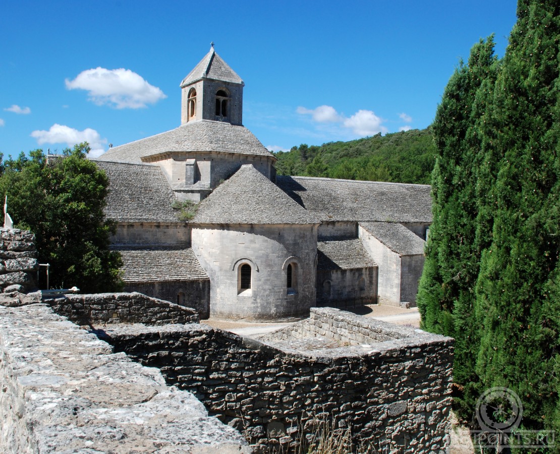 монастыри франции