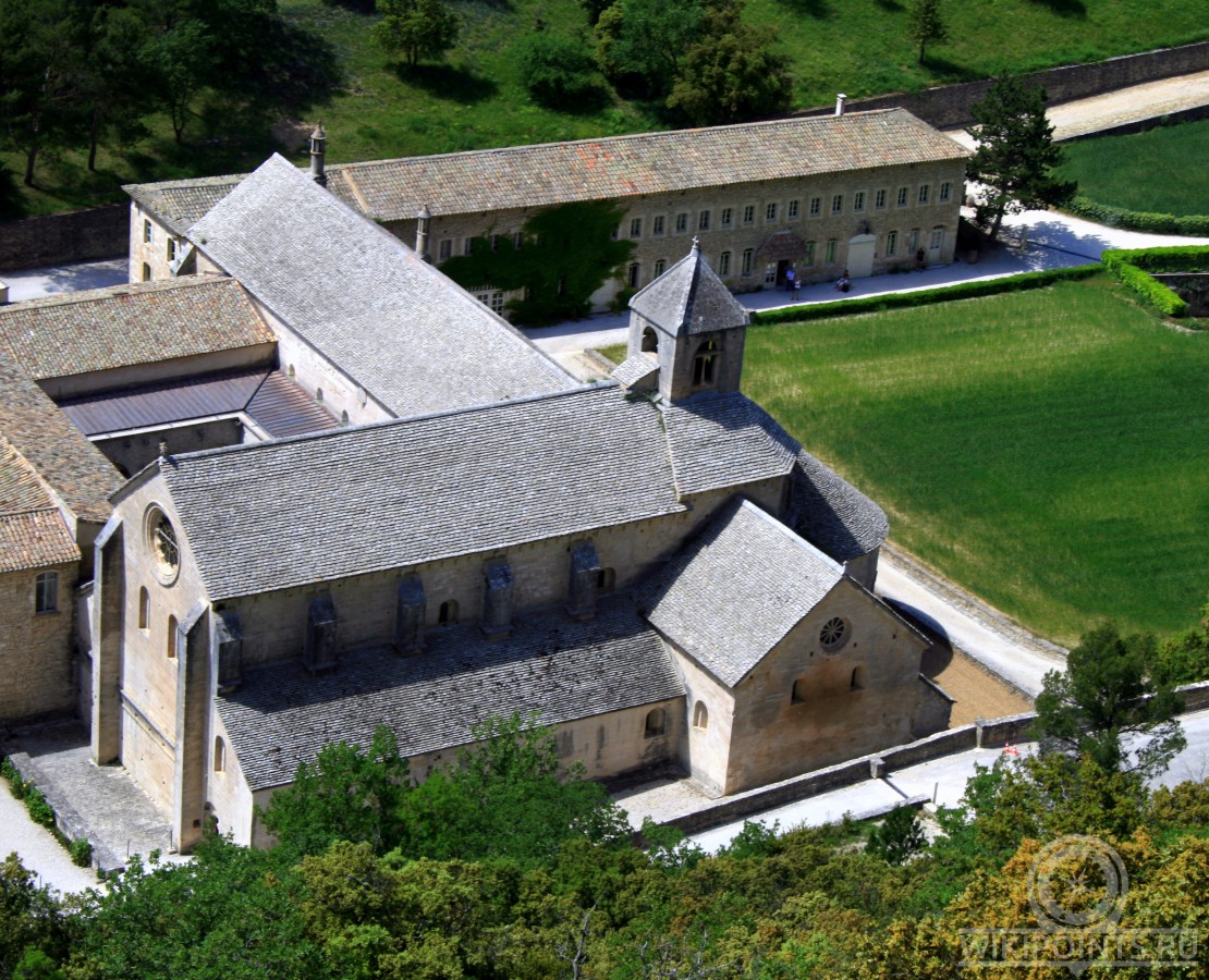 монастыри франции