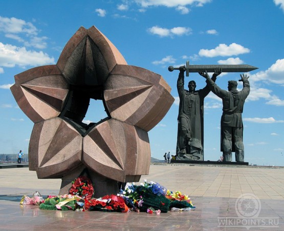 Монумент Тыл - фронту  на wikipoints.ru