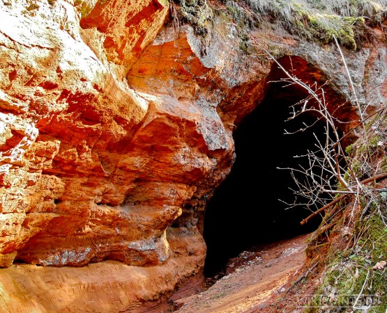 Красные пещеры на wikipoints.ru