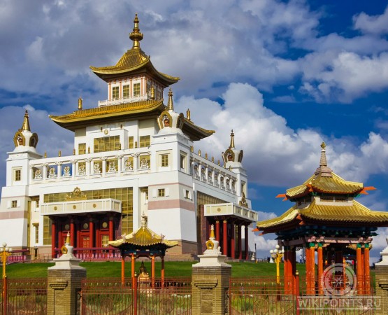 Храм Золотая обитель Будды Шакьямуни на wikipoints.ru