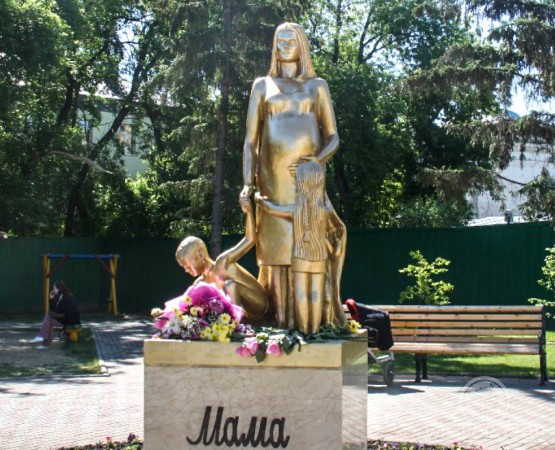 Памятник Маме на wikipoints.ru
