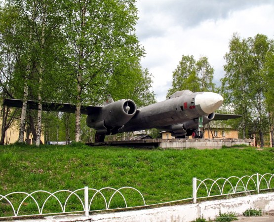 Монумент ИЛ-28 на wikipoints.ru