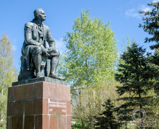 Памятник М.В. Ломоносову на wikipoints.ru