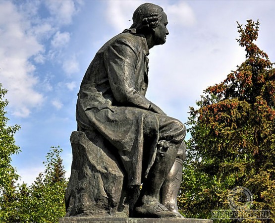 Памятник М.В. Ломоносову на wikipoints.ru