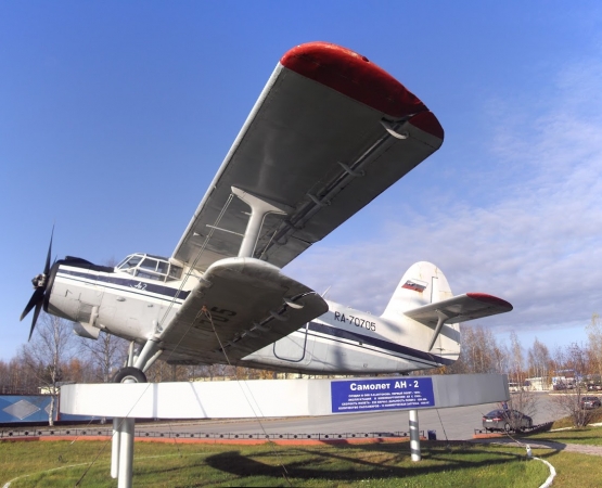 «Аллея Почёта» авиационной техники (Нижневартовск) на wikipoints.ru