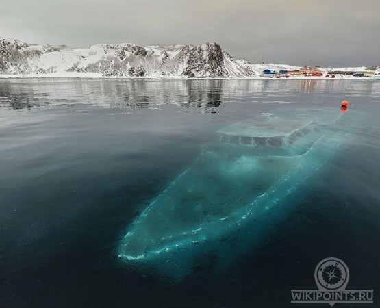 Затонувшая яхта в Антарктиде на wikipoints.ru
